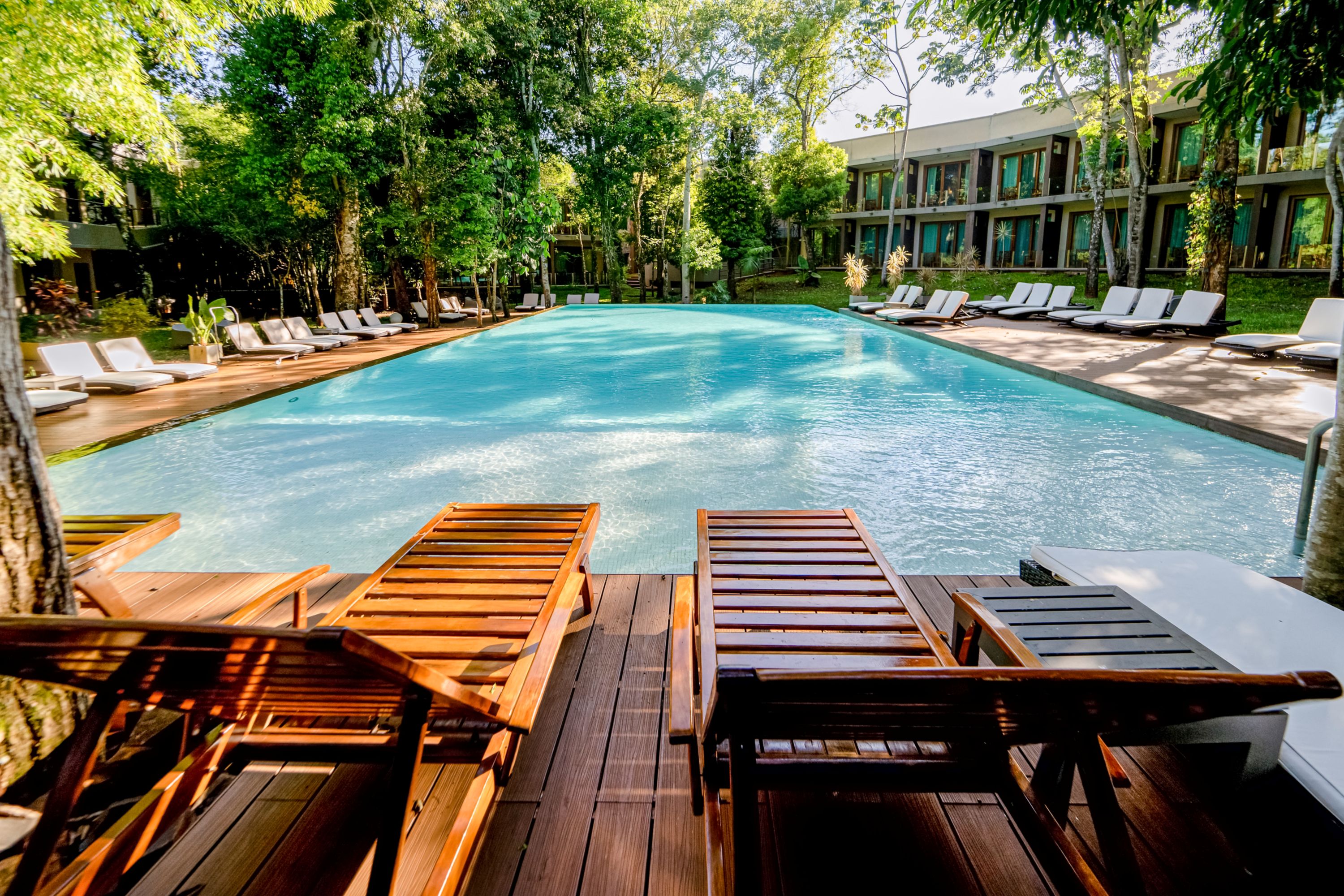Piscina en un hotel Mercure en Uruguay.