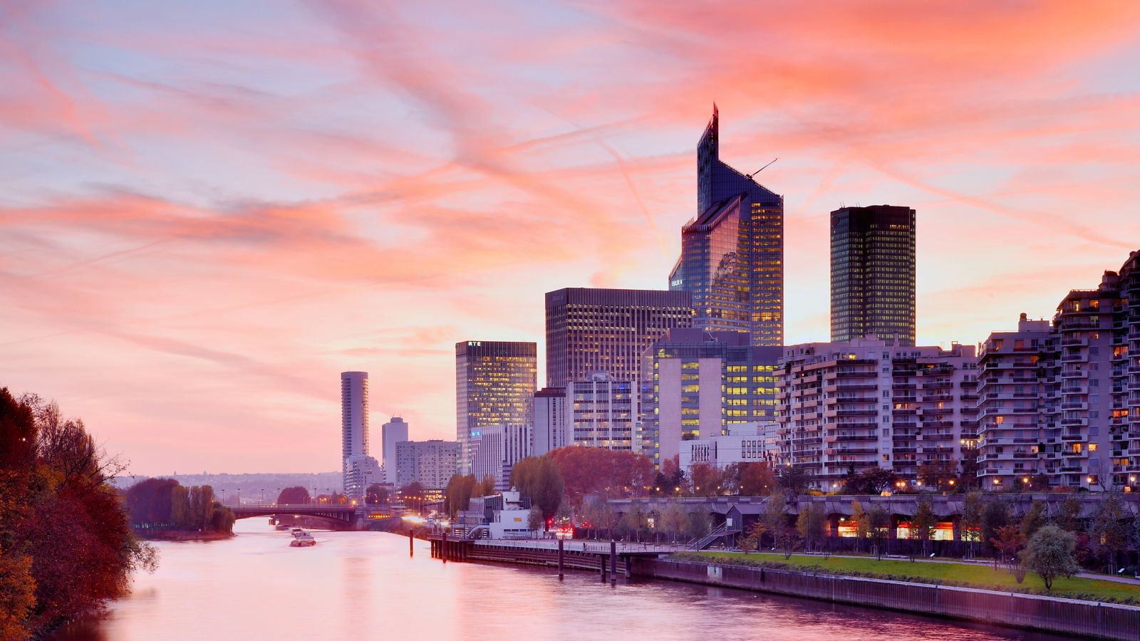 Destination Courbevoie - France