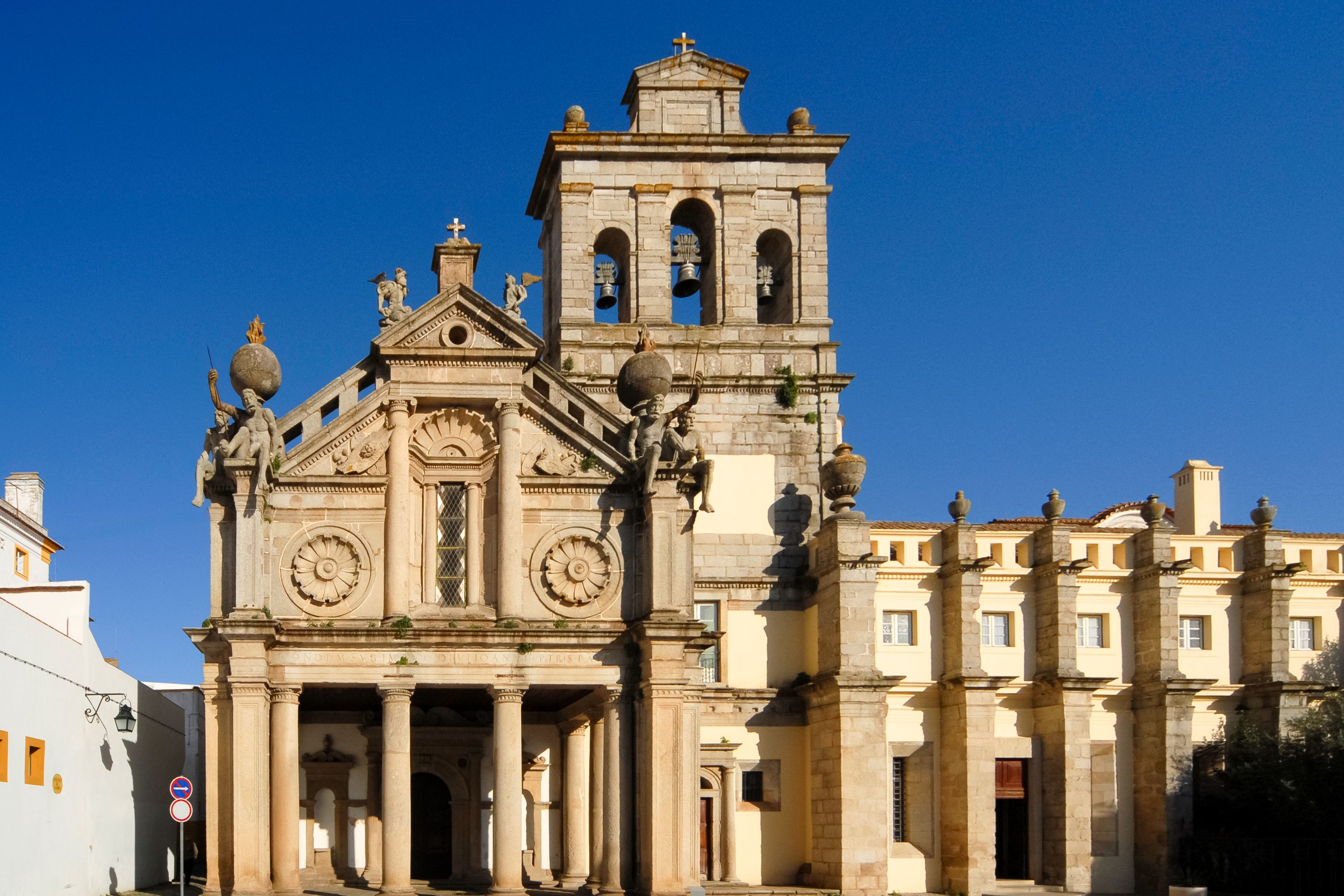 Destination Evora - Portugal