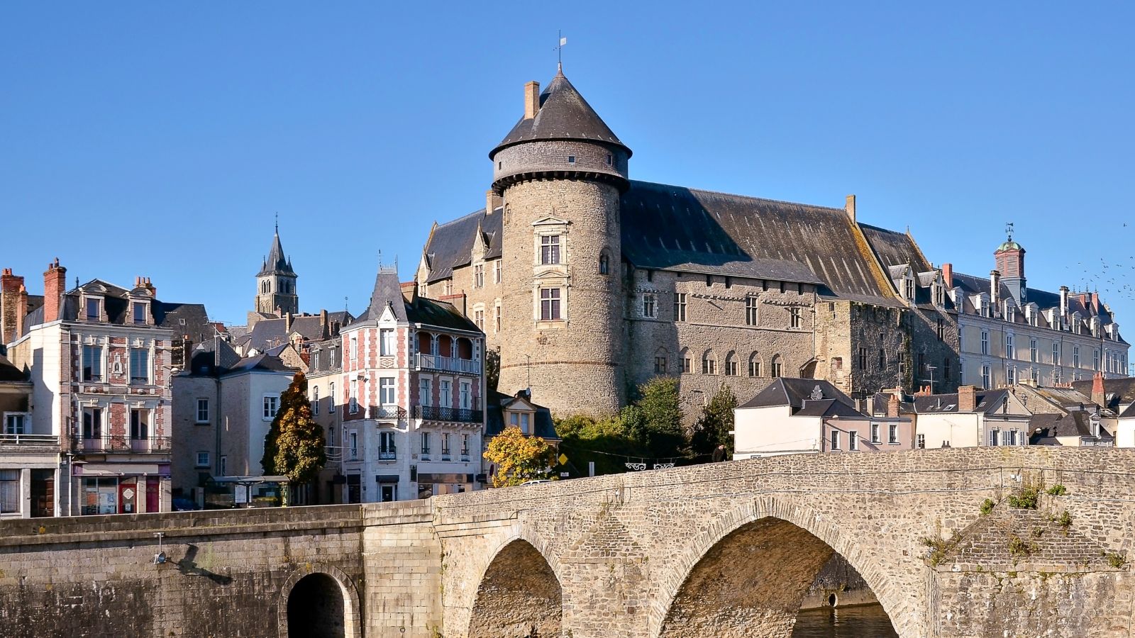 Destination Laval - France