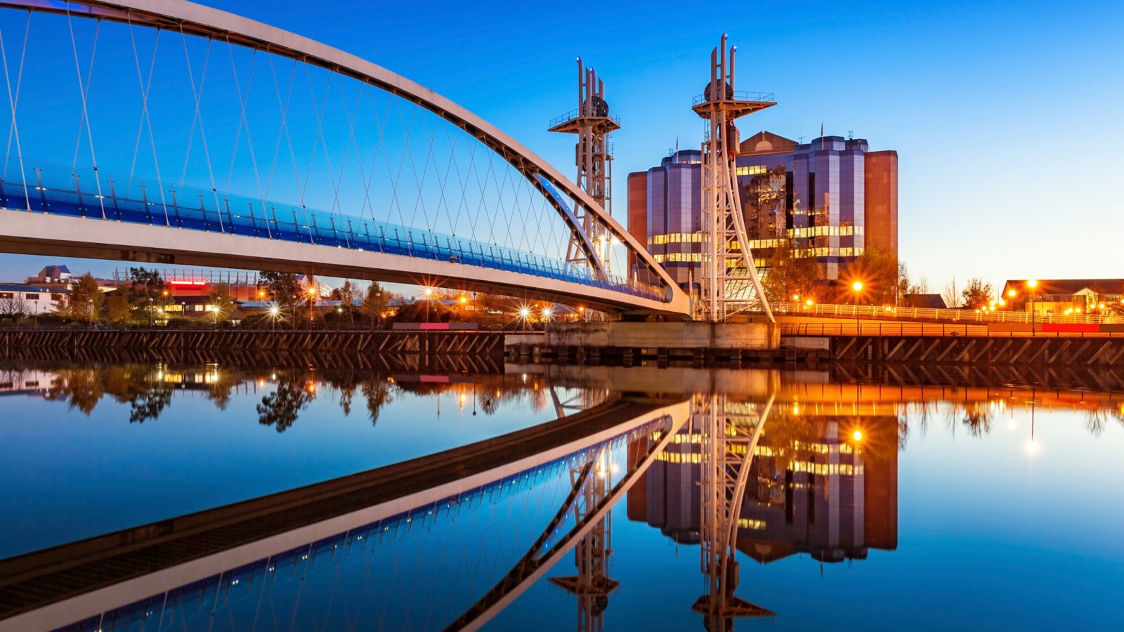 Destination Manchester 667071566 - England