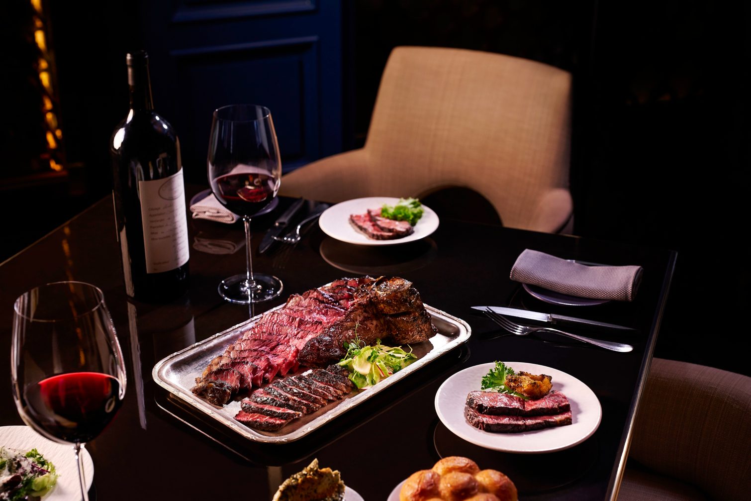 Raffles Singaporeの薪火料理レストラン「Butcher's Block