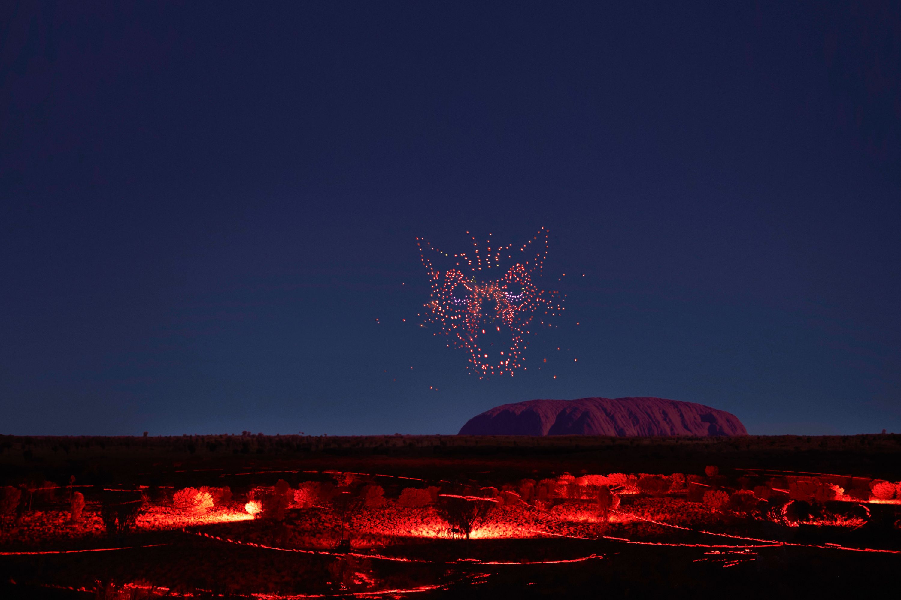 Night sky and light show in Uluṟu-Kata Tjuṯa National Park