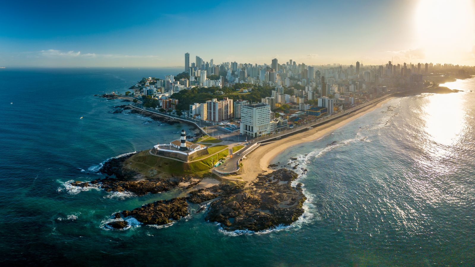 viajar em fevereiro; carnaval no brasil; rio de janeiro; salvador; são paulo; florianópolis; florianopolis; recife; manaus; praias