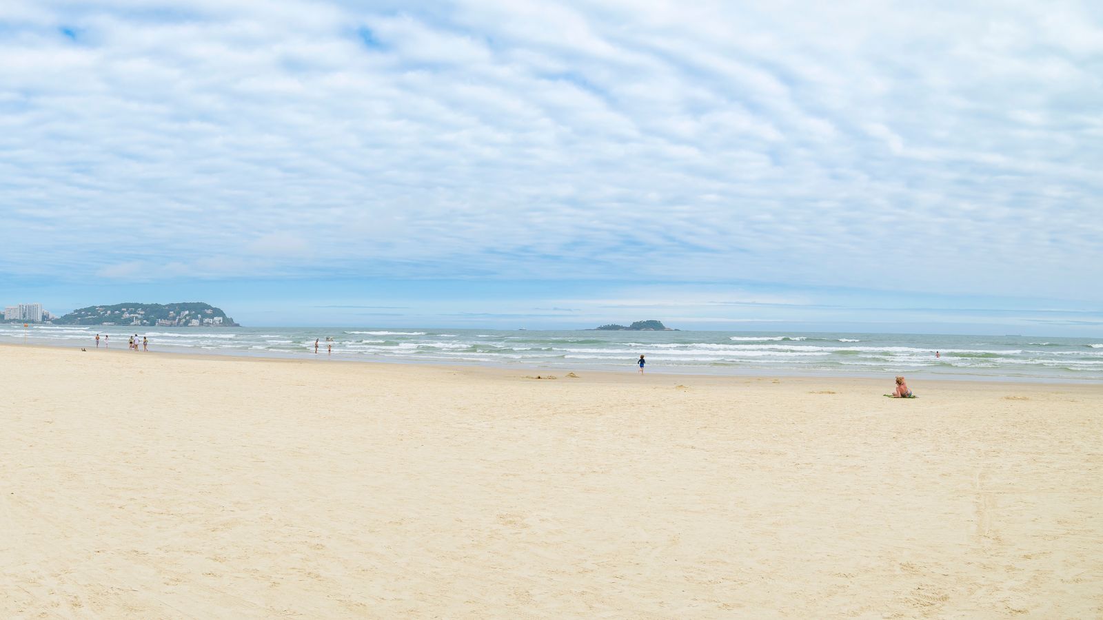 melhores praias para aprender a surfar