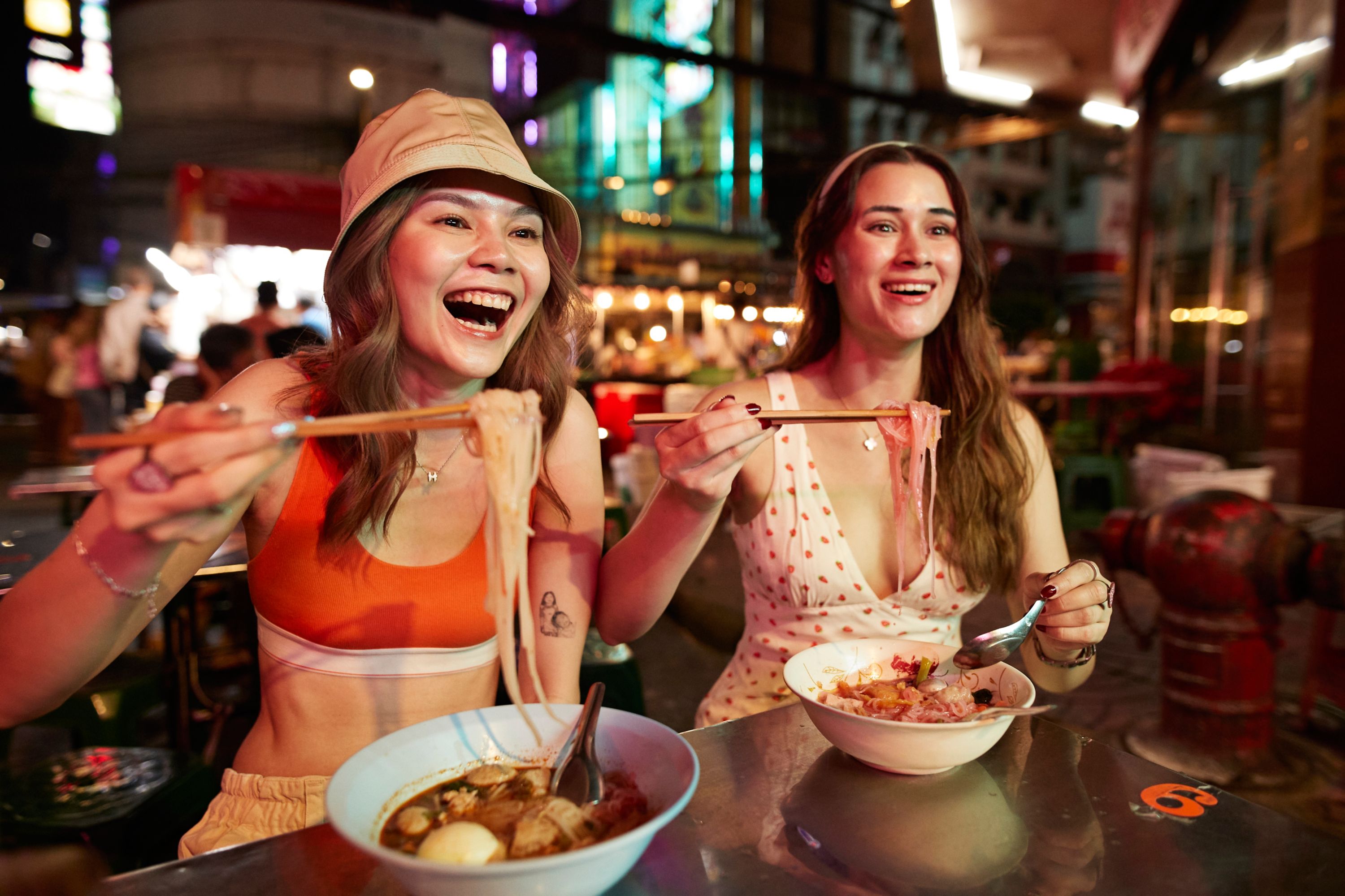 https://m.ahstatic.com/is/image/accorhotels/noodles-bangkok%3A3by2?dpr=on%2C1.5&fmt=jpg&hei=223&icc=sRGB&iccEmbed=true&op_usm=1.75%2C0.3%2C2%2C0&qlt=80&resMode=sharp2&wid=335