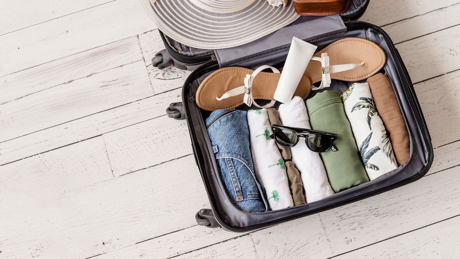 o que levar para a praia; mala de viagem para a praia 