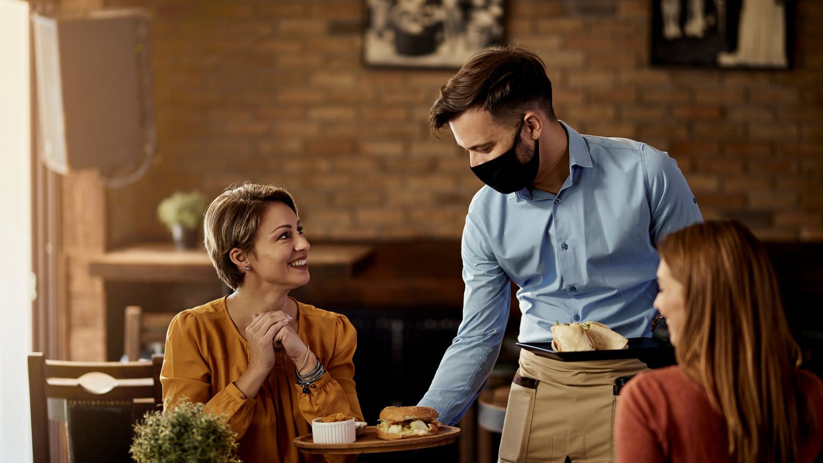 Restaurantes se reinventam durante a pandemia