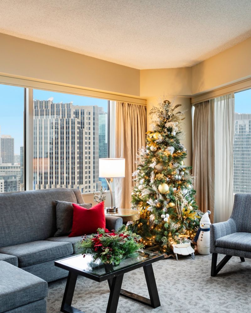 Elf-Decorated Rooms & Suites at Swissôtel Chicago