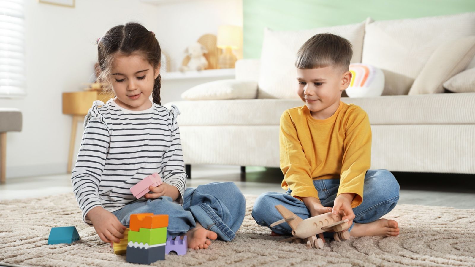 Falta inspiração para alegrar os baixinhos? Confira uma lista de ideias de brincadeiras para crianças e divirta-se com seu filho. Descubra agora!
